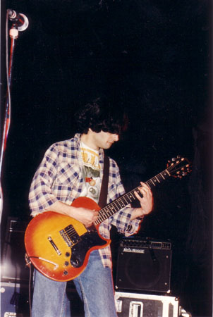 deadmilkmen-guitar-capitaltheater