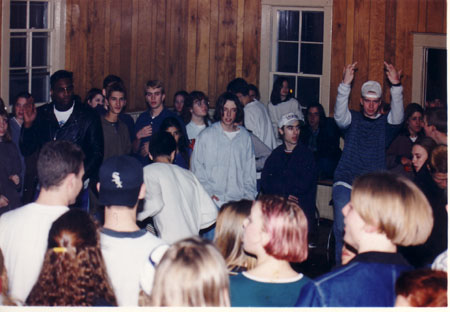 jamestown-crowd